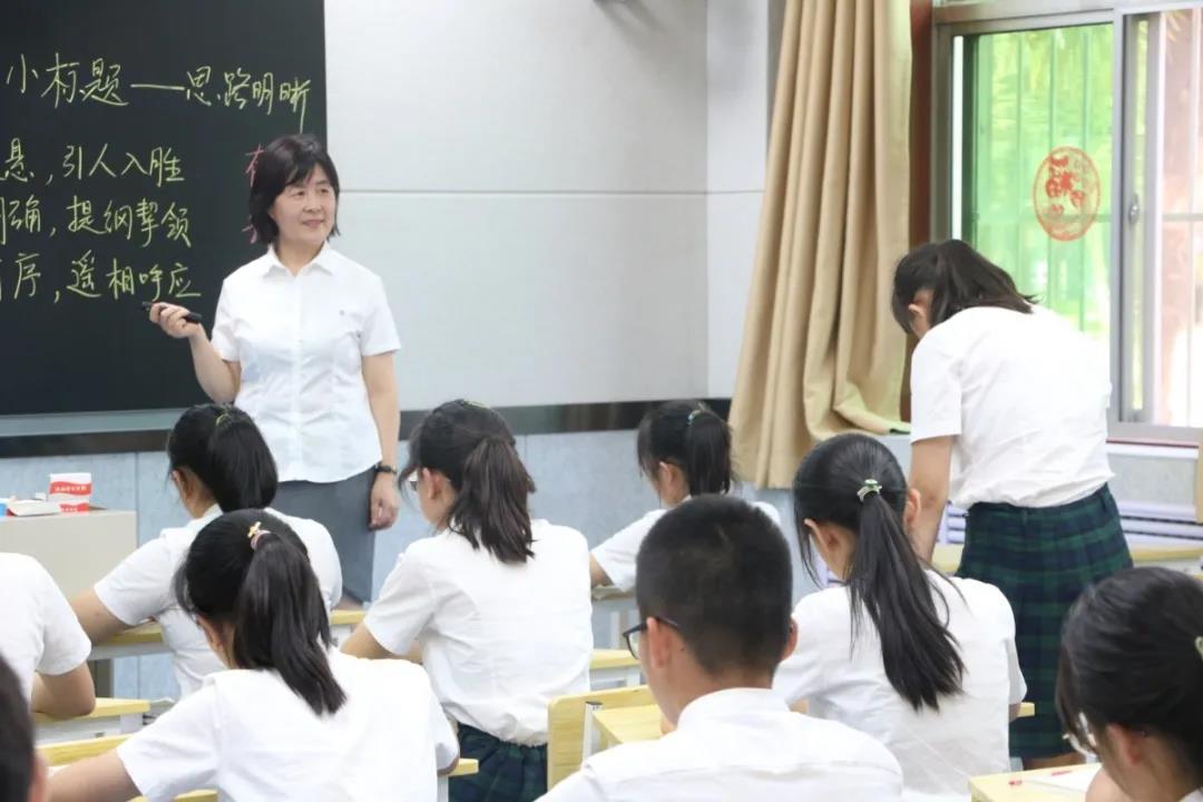 “教”以潜心，“研”以致远——记初中部语文组公开课教研活动纪实