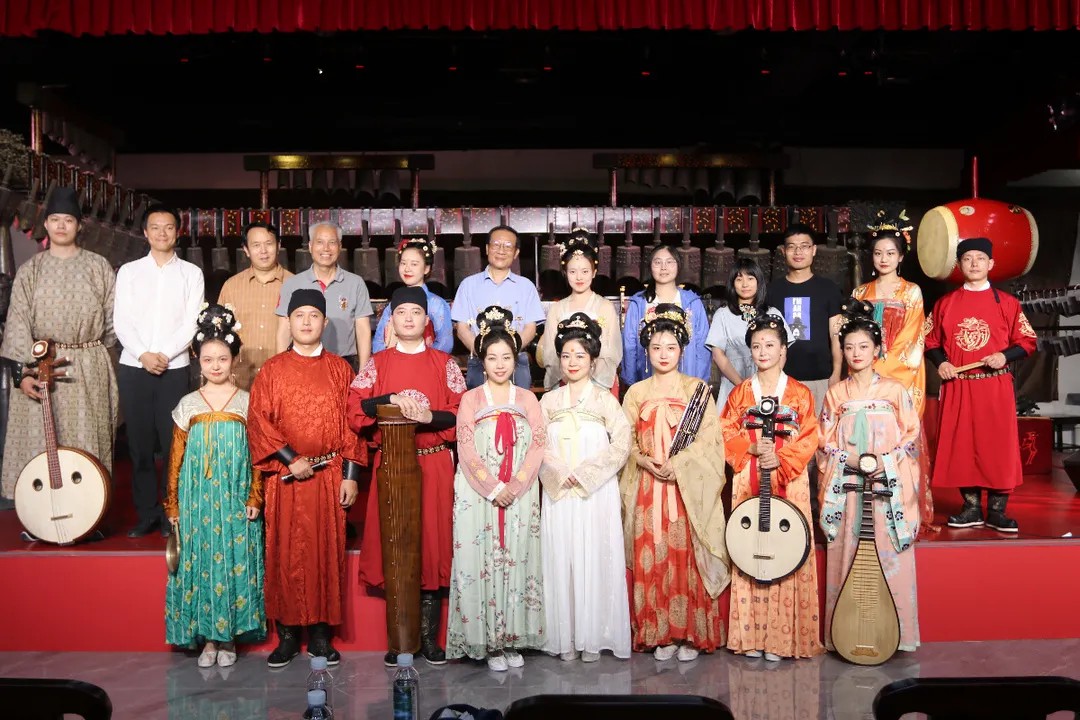【暑期教师培训】“百家讲坛”主讲、浙大博士生导师董平教授莅临我校讲学