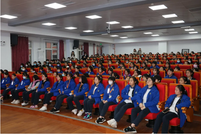 呵护女孩成长，绽放青春花蕾——西安北大新世纪学校举办女孩青春期成长教育讲座